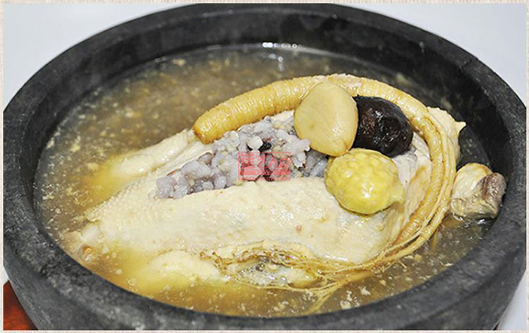 「崔(チェ)さんの」こだわり　本格宮廷サムゲタン